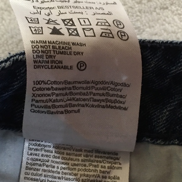 Only women’s jean shorts size 29 - Picture 3 of 4